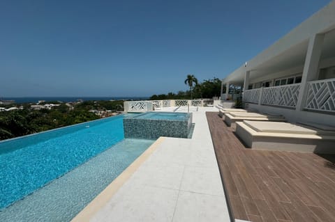 Outdoor pool, an infinity pool