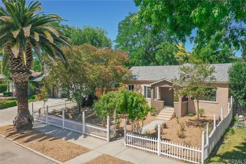 Dreaming of your wine country Villa? Look no further! This beautifully remodeled 4 bedrooms, 2 bathroom home is located in the heart of downtown Paso Robles