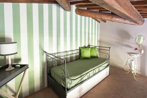 Mezzanine level in bedroom