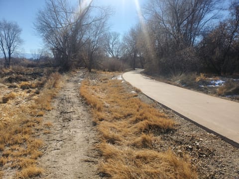 Direct access to Colorado riverfront trail along Colorado River.