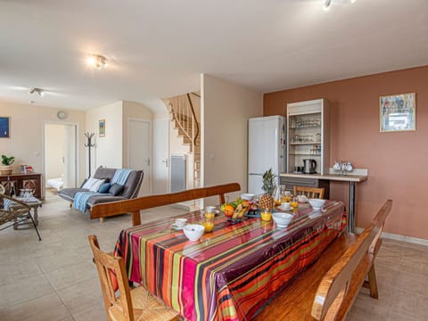 Table, Furniture, Property, Picture Frame, Wood, Chair, Interior Design, Floor, Flooring, Window