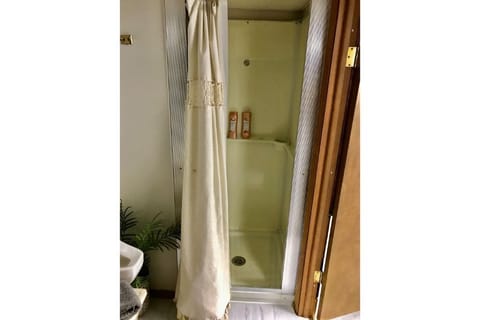 Combined shower/tub, hair dryer, towels, soap