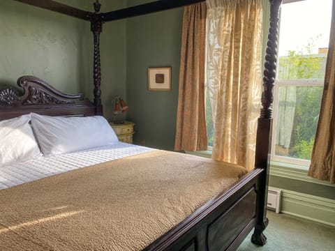 Majestic, natural, and soothing, this two-bedroom private apartment in The Victorian on Garden will be the perfect home-away-from-home for your trip to Bellingham.