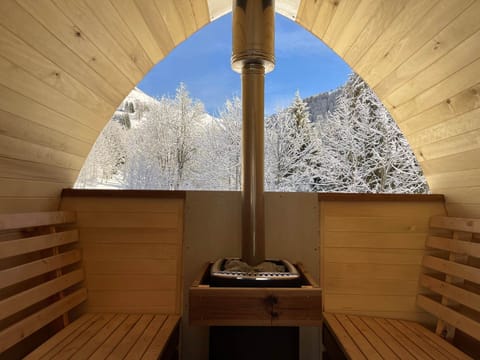 Le Sauna et sa baie panoramique en hiver