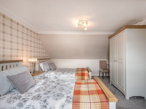 Twin bedroom | Shore View Cottage, Kessock