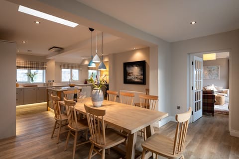 White Cottage Dining Area