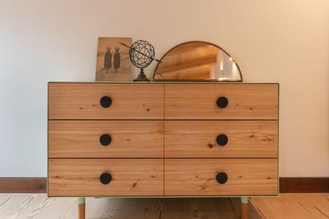 Drawers, decoration, mirror