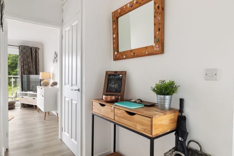 Sea Views from Balcony, Short Walk to Beach, Parking