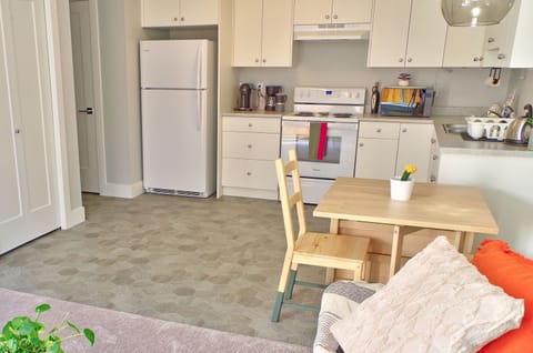 Fully stocked kitchen w/ pots, pans, spices, oils, Nespresso, blender, kettle.