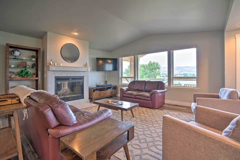 Manson Vacation Rental | 4BR | 3BA | Access By Stairs Only | 3,602 Sq Ft