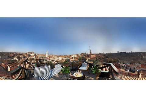 360-degree terrace views are the staying points at Venice5th