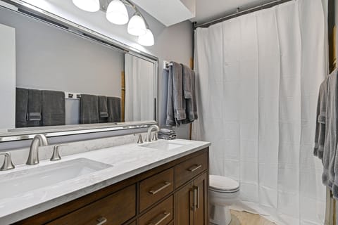 Combined shower/tub, soap, shampoo