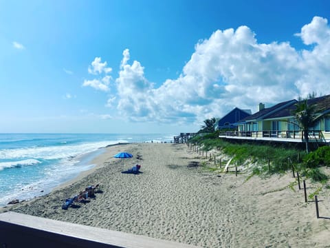 Beach nearby, sun loungers, beach towels