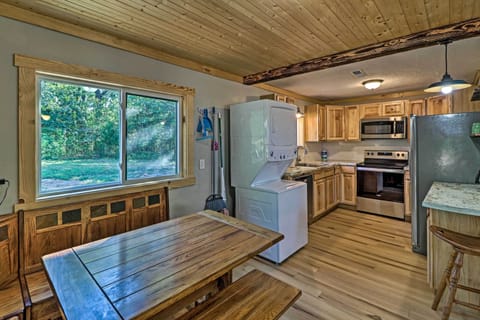 Dining Area | Dishware & Flatware | Complimentary Spices