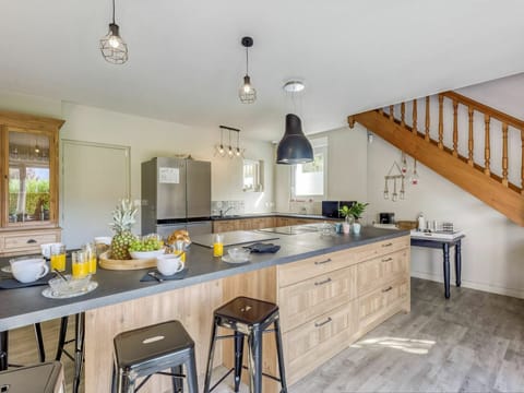 Cabinetry, Countertop, Property, Furniture, Kitchen, Kitchen Stove, Wood, Lighting, Interior Design, Table