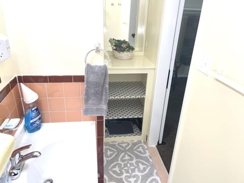 Combined shower/tub, hair dryer, towels, soap