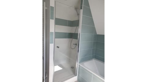 Combined shower/tub, hair dryer, towels, soap