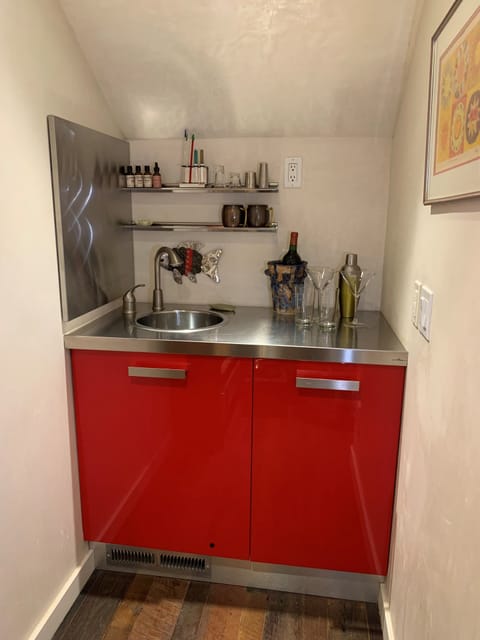 Full wet bar located off kitchen