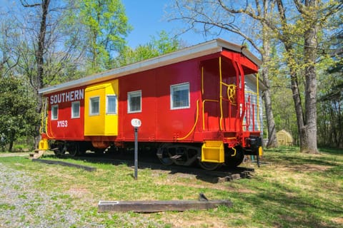 Welcome to the Cozy Rose Caboose!
