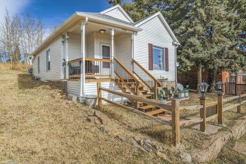 Only 3 blocks to downtown and the city park