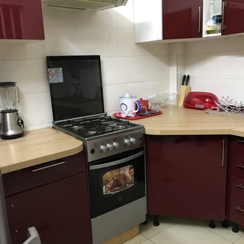 Fridge, microwave, oven, coffee/tea maker