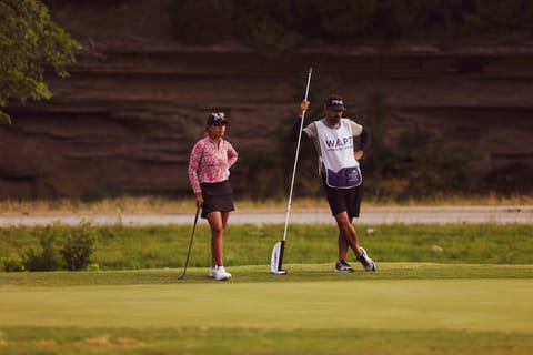 𝘎𝘰𝘭𝘧𝘪𝘯𝘨 Kingswood/Barksdale Golf Course-4 min drive.  Bella Vista Country Club-5 min drive.  Scottsdale Golf Course-13 min drive.  Metfield Golf Complex-13 min drive.  Highlands Golf Course-21 min drive.