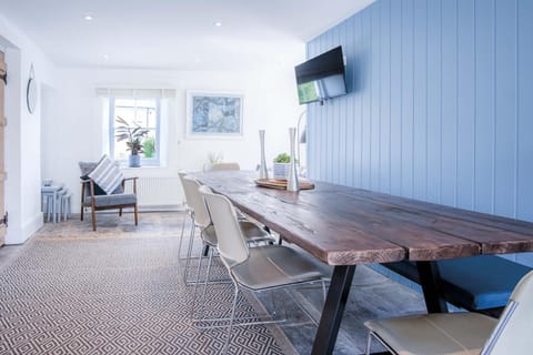 Angle Adventures - 4 Bedroom Cottage - Angle (19912)