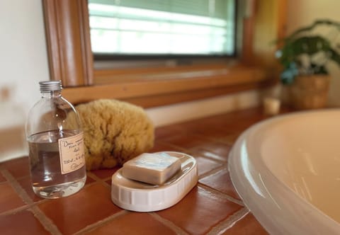 Bathtub, jetted tub, hair dryer, towels