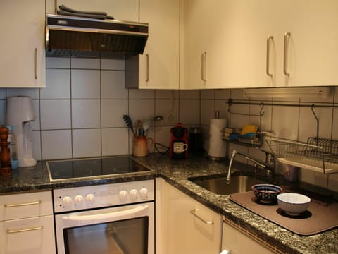 Cabinetry, Countertop, Property, Kitchen Sink, Building, Kitchen Appliance, Gas Stove, Kitchen Stove, Cooktop, Tap