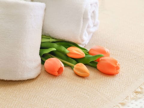 Petal, Comfort, Ingredient, Fashion Accessory, Peach, Linens, Flowering Plant