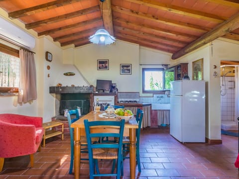 Furniture, Property, Table, Window, Wood, Cabinetry, Interior Design, Picture Frame, Architecture, Chair