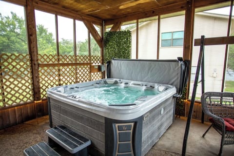 Indoor spa tub