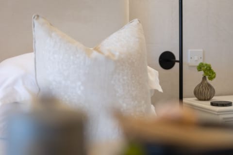 hot tub, sea views, luxury cottage, Log Burner