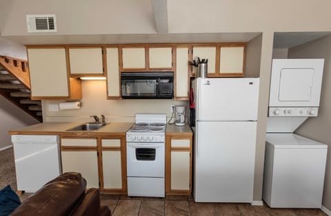 Simple and functional—the kitchen has everything you need for easy meals.