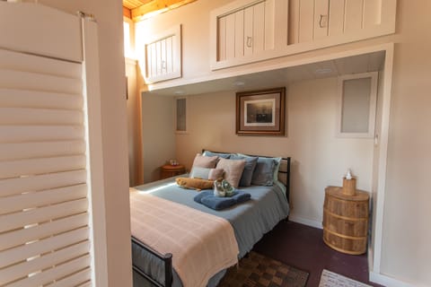 4 bedrooms, in-room safe, desk, travel crib