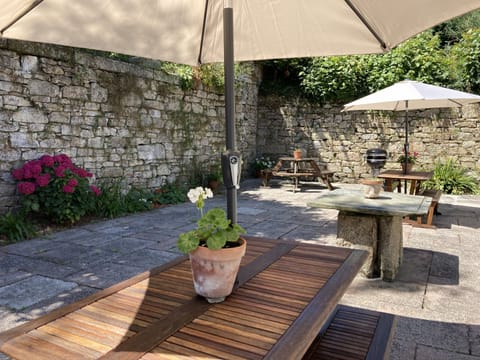 Glebe Hall Cottage private courtyard.
