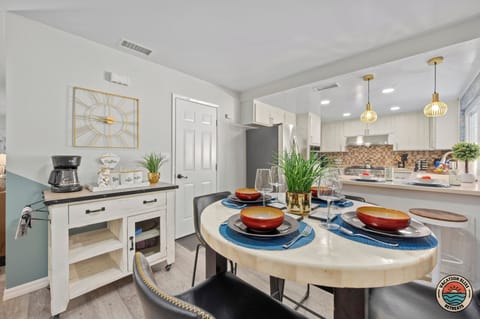 Grab a quick bite in the cozy breakfast nook just off the kitchen.