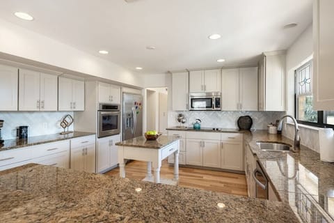 Huge expansive kitchen with everything you need