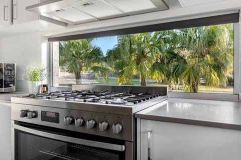 Gas cooktop and 900mm range