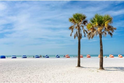 Beach nearby, sun loungers, beach towels