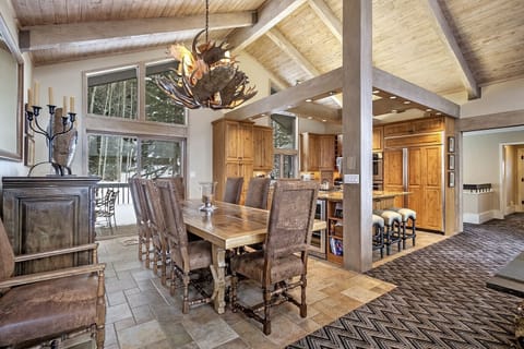 Dining Area with Seating for 10