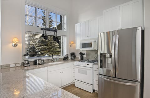 Kitchen - Cozy kitchen with great counter space and wonderful lighting