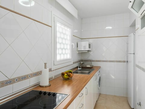 Cabinetry, Kitchen Sink, Property, Sink, Countertop, Building, White, Tap, Window, Kitchen