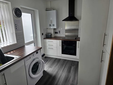 Kitchen with all mod cons. 