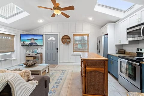 Margate Home w\/ Large Outdoor Kitchen House in Longport