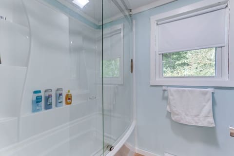 Combined shower/tub, hair dryer, towels, soap