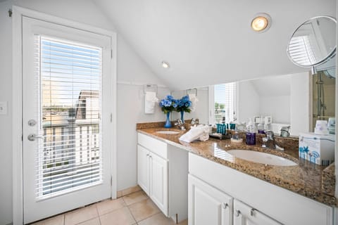 Bathtub, jetted tub, hair dryer, towels