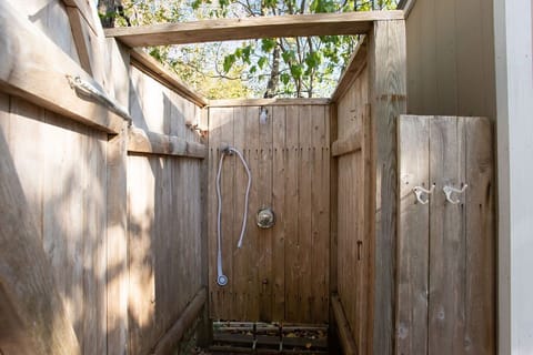 Combined shower/tub