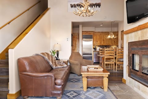 Open floorplan with spacious loft upstairs