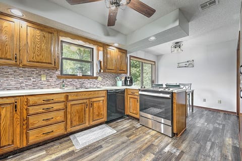 Both regular dishware for inside and plastic dishes for outside use are provided. Please no glassware at the dock.